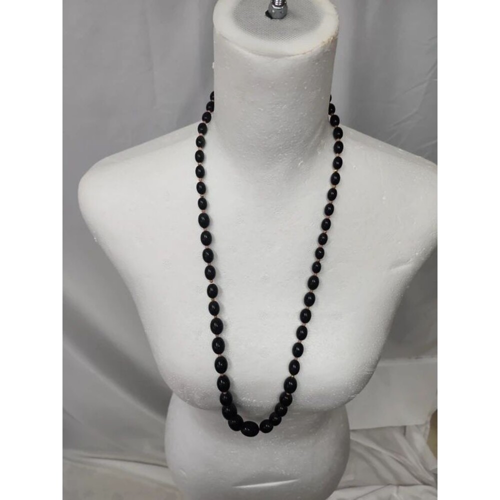 classic go anywhere anytime black strand of vintage beads necklace